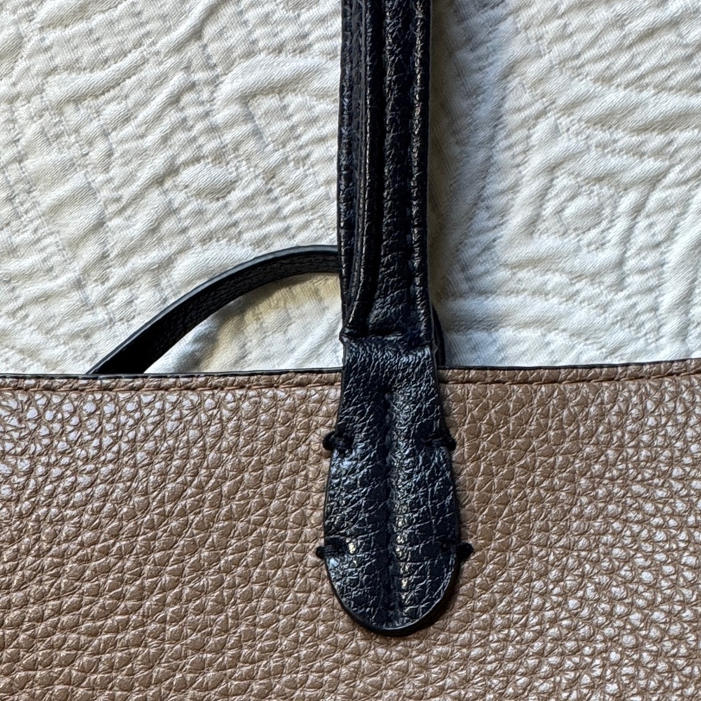 REVERSIBLE Bella of Cape Cod Taupe and Navy Leather Tote Bag with Navy Straps - Picture 7 of 15